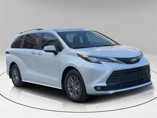 2025 Toyota Sienna XLE