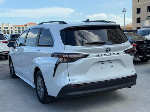 2025 Toyota Sienna XLE