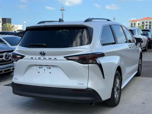 2025 Toyota Sienna XLE