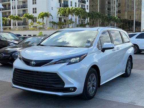 2025 Toyota Sienna XLE
