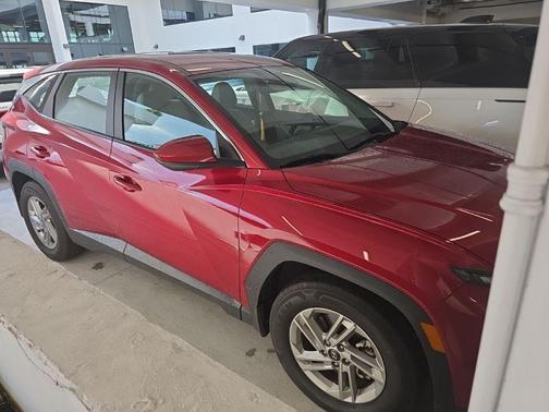 Red 2025 Hyundai TUCSON SE