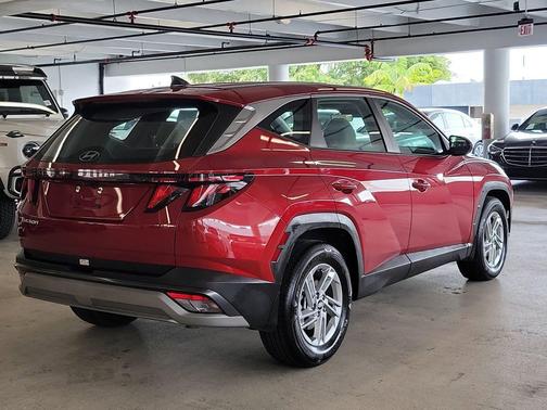 Red 2025 Hyundai TUCSON SE