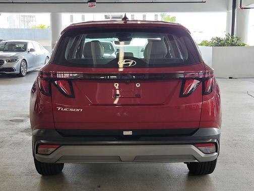 Red 2025 Hyundai TUCSON SE