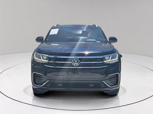 Deep Black Pearl Effect 2022 Volkswagen Atlas Cross Sport 2.0T SEL R-Line