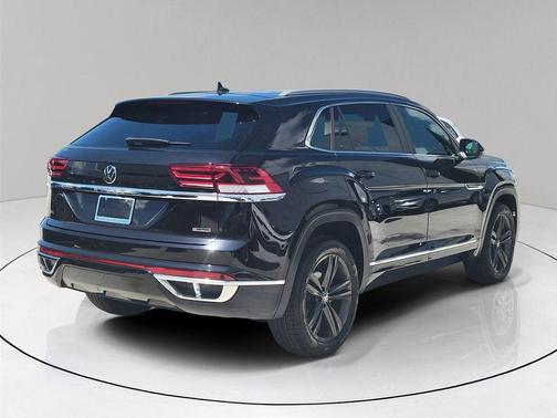 Deep Black Pearl Effect 2022 Volkswagen Atlas Cross Sport 2.0T SEL R-Line