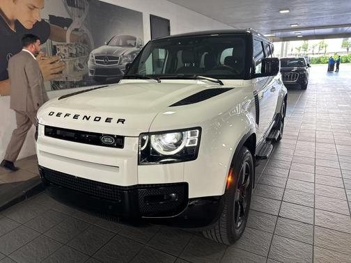 2023 Land Rover Defender 110 X-Dynamic SE