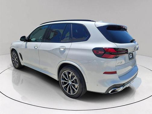 Mineral White Metallic 2025 BMW X5 sDrive40i