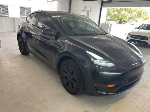 2025 Tesla Model Y Long Range