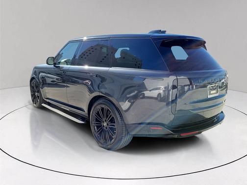 2025 Land Rover Range Rover P530 SE