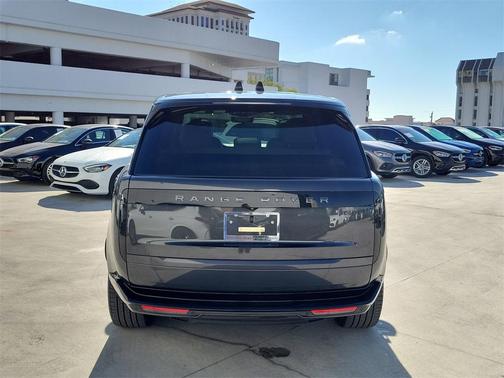 2025 Land Rover Range Rover P530 SE