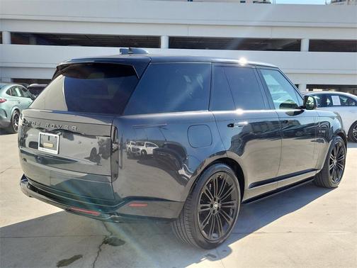 2025 Land Rover Range Rover P530 SE