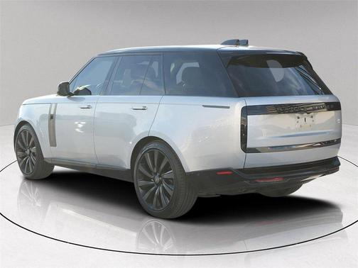 2024 Land Rover Range Rover P615 SV