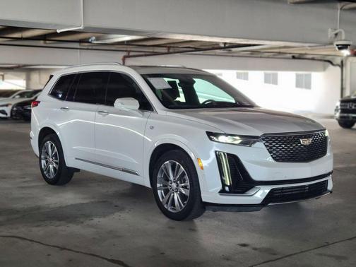 Crystal White Tri-Coat 2023 Cadillac XT6 Premium Luxury AWD