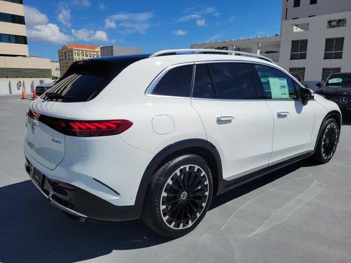Polar White 2027 Mercedes-Benz EQS 400 400