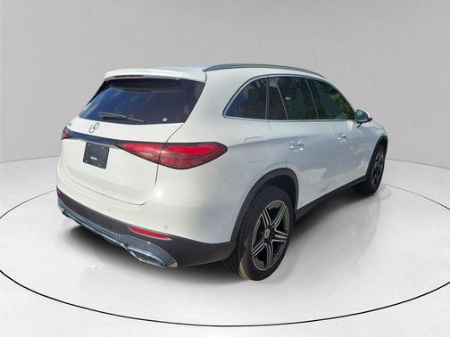 Polar White 2026 Mercedes-Benz GLC 300 Base