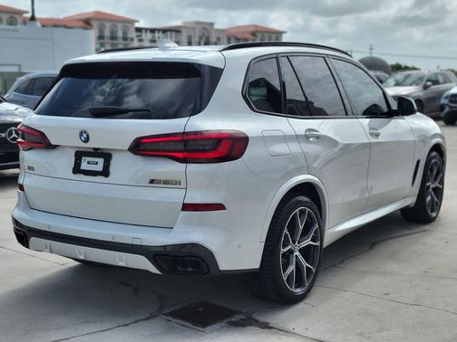 2022 BMW X5 M50i