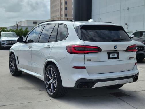 2022 BMW X5 M50i