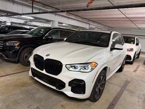 White Metallic 2022 BMW X5 M50i