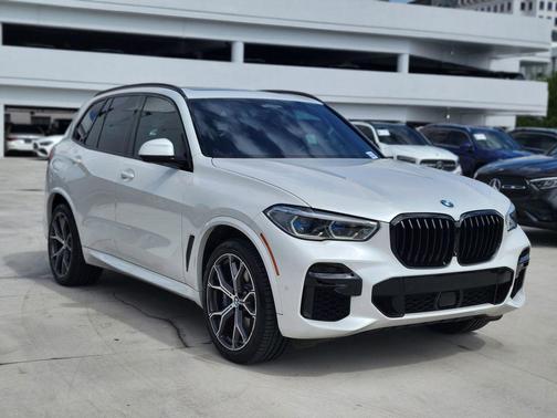 2022 BMW X5 M50i