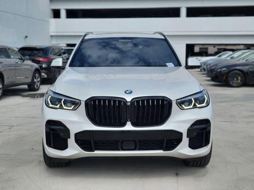 2022 BMW X5 M50i