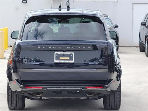 2025 Land Rover Range Rover P530 SE