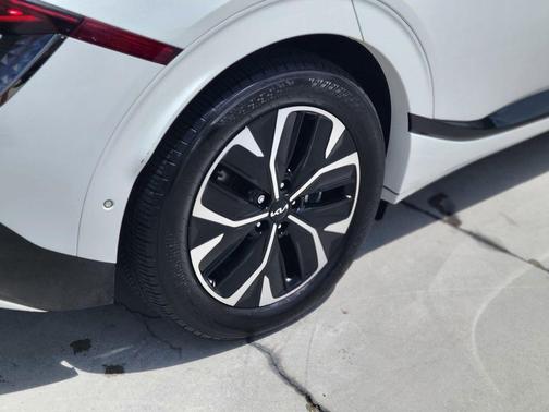 Snow White Pearl 2023 Kia EV6 GT-Line