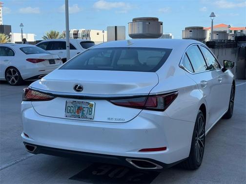 2022 Lexus ES 350 Base