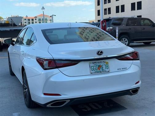 2022 Lexus ES 350 Base