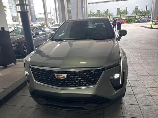 2024 Cadillac XT4 Luxury