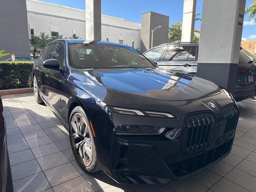 2023 BMW 740 i