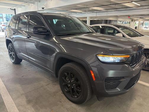 Metallic 2024 Jeep Grand Cherokee Laredo