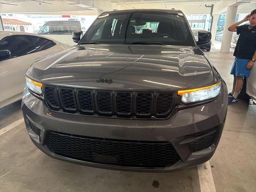 Metallic 2024 Jeep Grand Cherokee Laredo