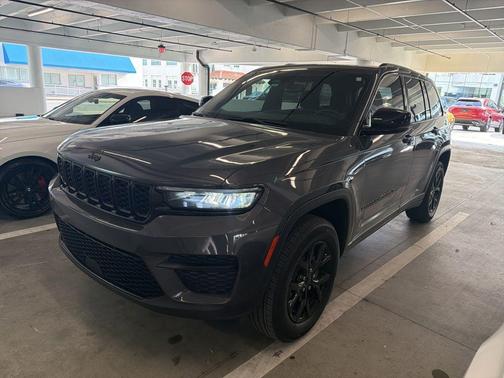 Metallic 2024 Jeep Grand Cherokee Laredo