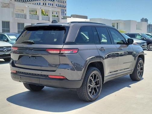 Metallic 2024 Jeep Grand Cherokee Laredo