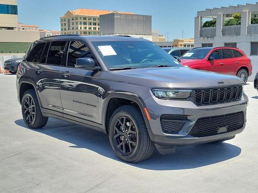 Metallic 2024 Jeep Grand Cherokee Laredo