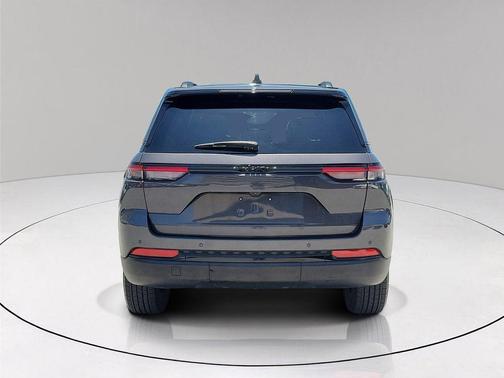 Metallic 2024 Jeep Grand Cherokee Laredo