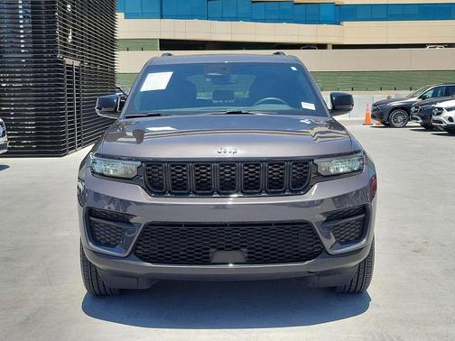 Metallic 2024 Jeep Grand Cherokee Laredo
