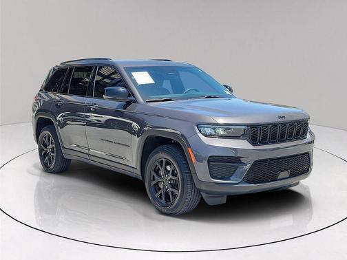 Metallic 2024 Jeep Grand Cherokee Laredo