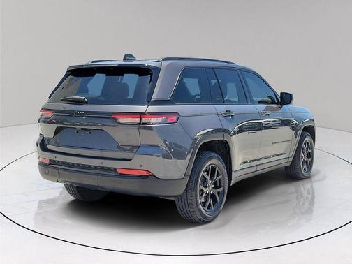 Metallic 2024 Jeep Grand Cherokee Laredo