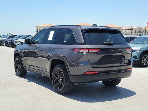 Metallic 2024 Jeep Grand Cherokee Laredo