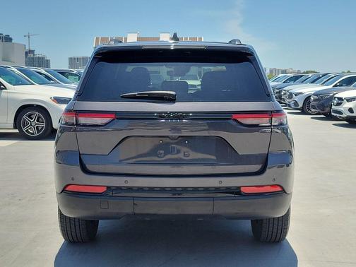 Metallic 2024 Jeep Grand Cherokee Laredo