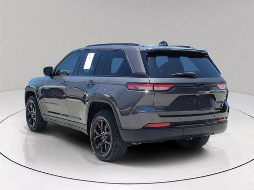Metallic 2024 Jeep Grand Cherokee Laredo