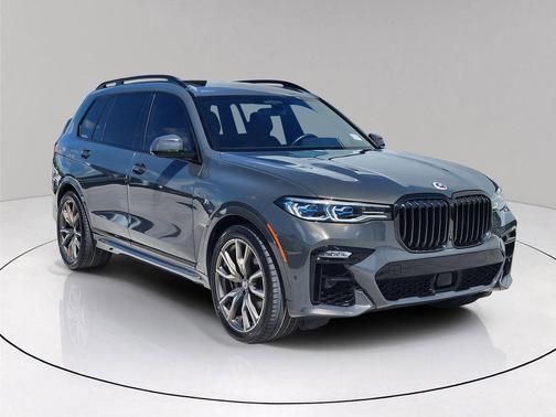 Gray Metallic 2022 BMW X7 M50i