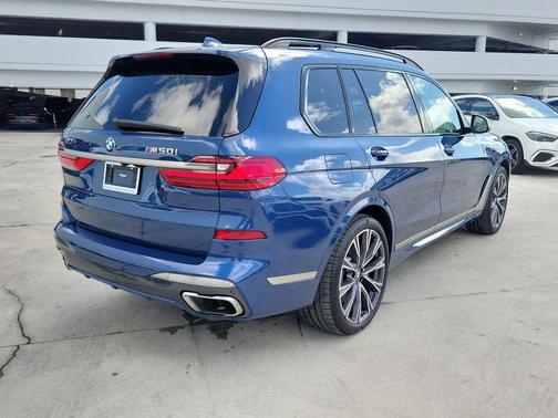2022 BMW X7 M50i