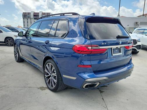 2022 BMW X7 M50i