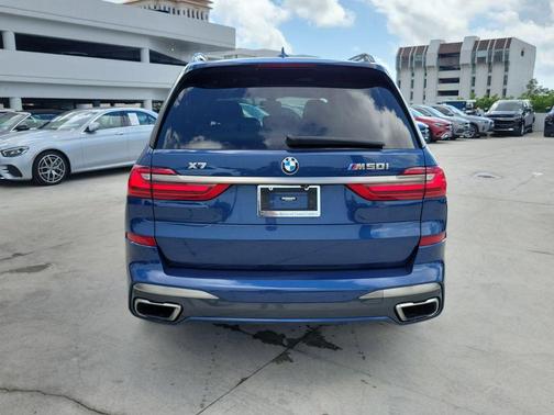 2022 BMW X7 M50i
