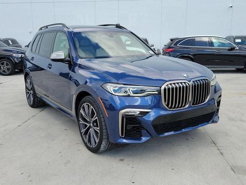 2022 BMW X7 M50i
