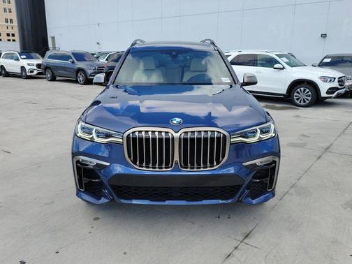 2022 BMW X7 M50i