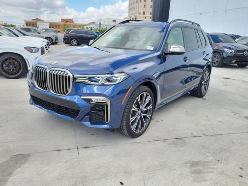 2022 BMW X7 M50i