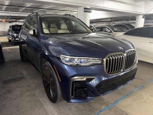 2022 BMW X7 M50i